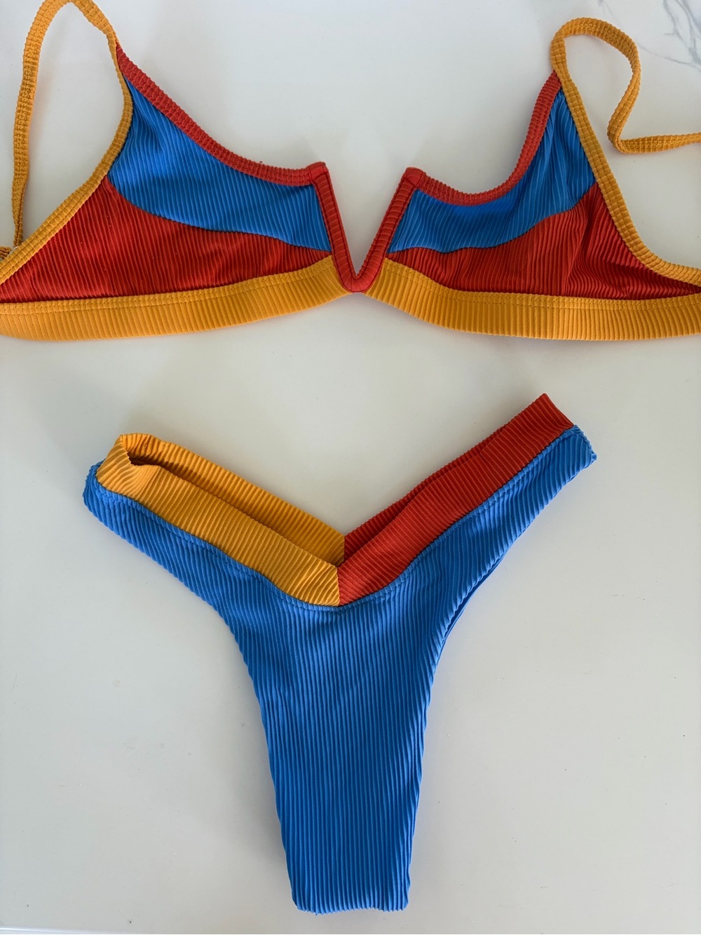 Colorblock Ribbed V-Notch Bikini Set in Blue, Red & Gold